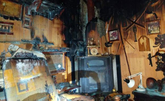 Imagen de una de las viviendas afectadas por las llamas.