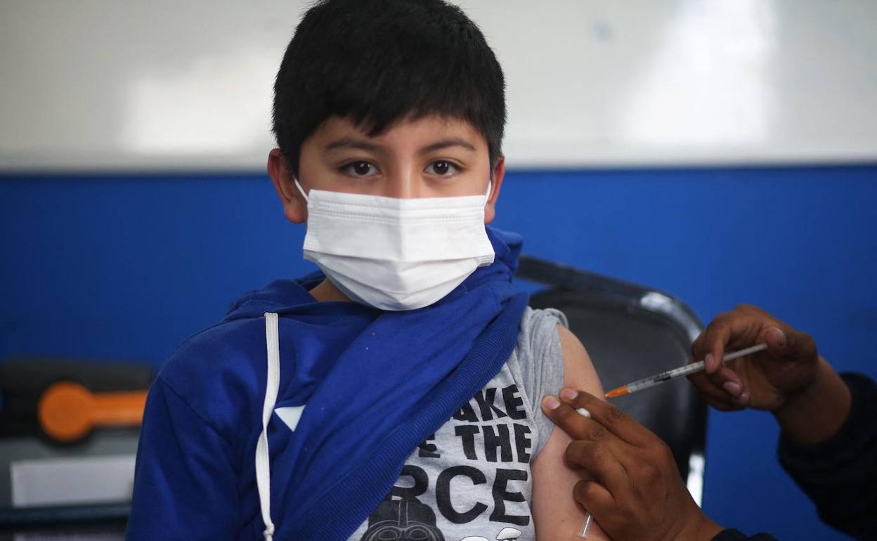 La vacunación para los menores de 10 y 11 años en la provincia comenzará el miércoles en Ponferrada./AFP