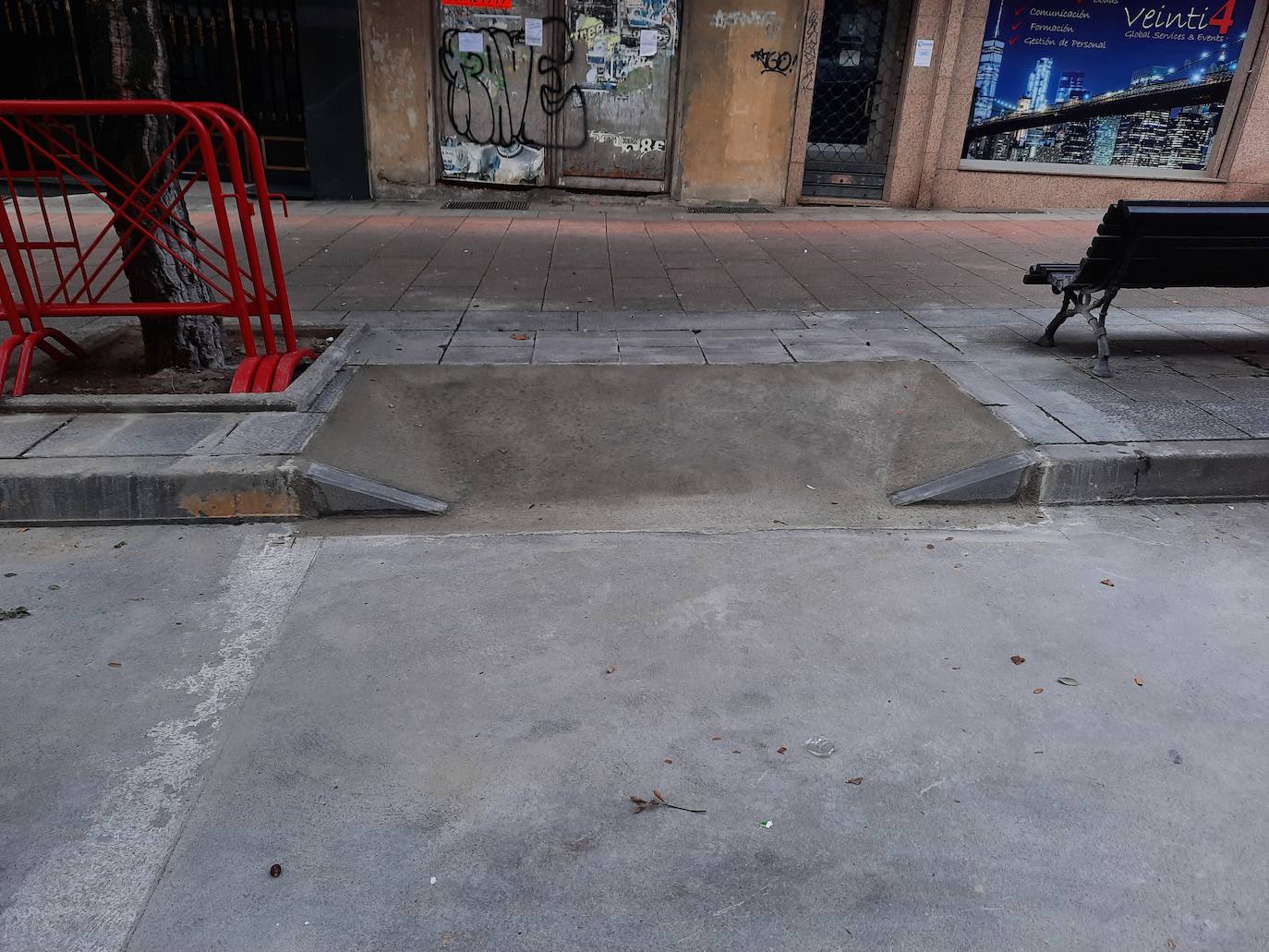 Nueva reserva de estacionamiento para personas con movilidad reducida (PMR) en la calle General Vives de Ponferrada.