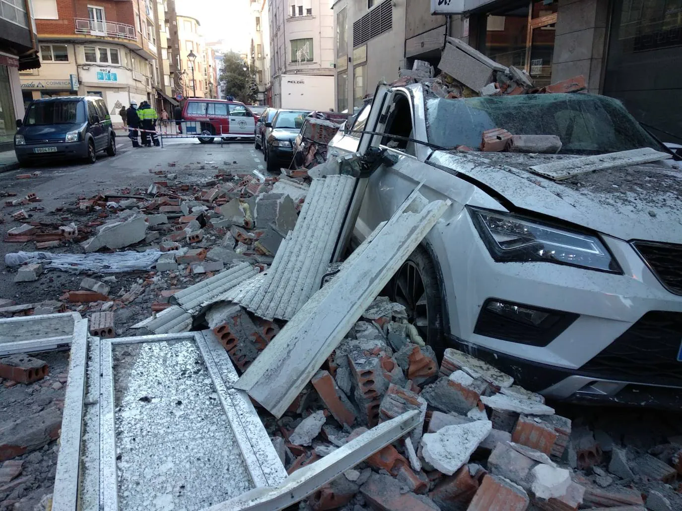 Exploción intencionada en un edificio de la calle Alcón de Ponferrada.