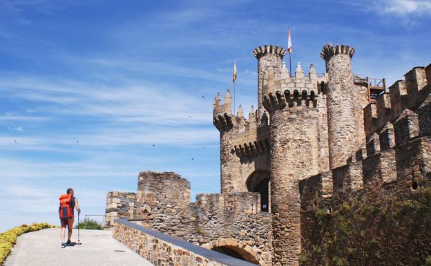 El castillo de los Templarios, en Ponferrada, llegará a todo el mundo de la mano de Correos. /