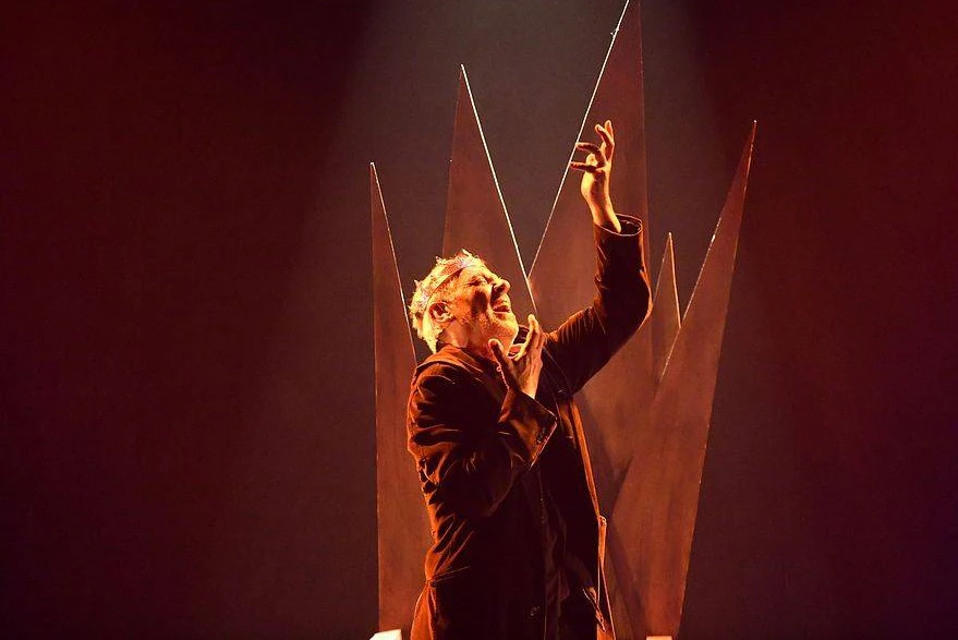 Cándido Producciones presenta en el Bergidum su obra 'El joven Hamlet'./