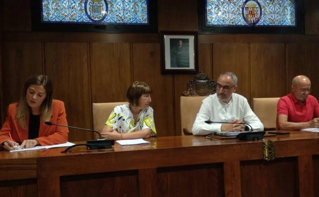 El alcalde de Ponferrada y varios de sus concejales en la presentación de los proyectos.
