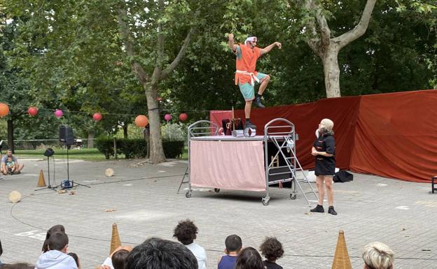 Circobaya abre el Festival Circo Sin Red en las fiestas de la Encina./E.Jiménez