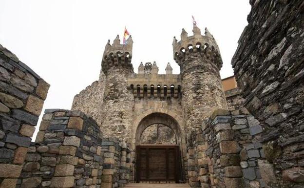 Imagen del castillo de los Templarios de Ponferrada./César Sánchez