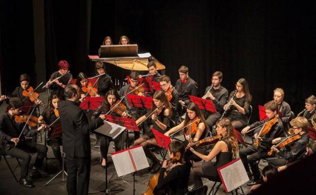 Concierto de la Orquesta Sinfónica de Ponferrada con Javier Ares como piano solista