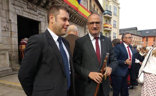El alcalde de Ponferrada, Olegario Ramón, junto al portavoz municipal de CB, Iván Alonso. /Carmen RAmos