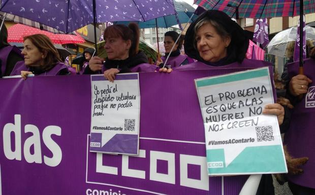Concentración de los sindicatos UGT y CCOO con motivo del Día Internacional de la Lucha contra la Eliminación de la Violencia contra las Mujeres./Carmen Ramos