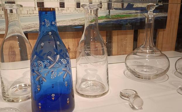 Exposición sobre la historia y la artesanía del vidrio en el Museo de la Energía de Ponferrada./