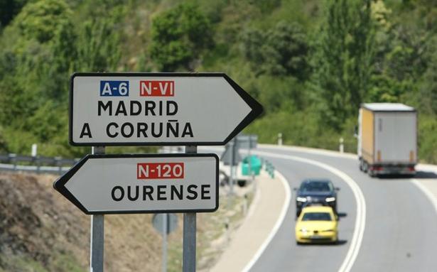 Imagen de la carretera N-120 que une la comarca del Bierzo con Orense./César Sánchez