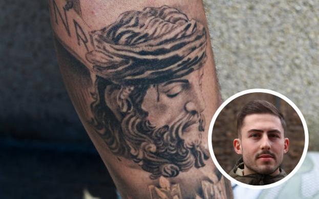 Featured image of post Tatuajes De Cristo En La Cruz De Perfil Siendo peque a sor juana se cri con su abuelo materno pedro ram rez en la hacienda de panoayan