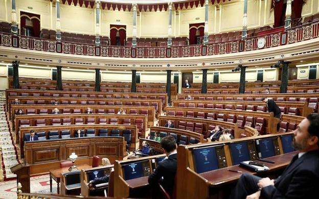 El Congreso prácticamente vacío