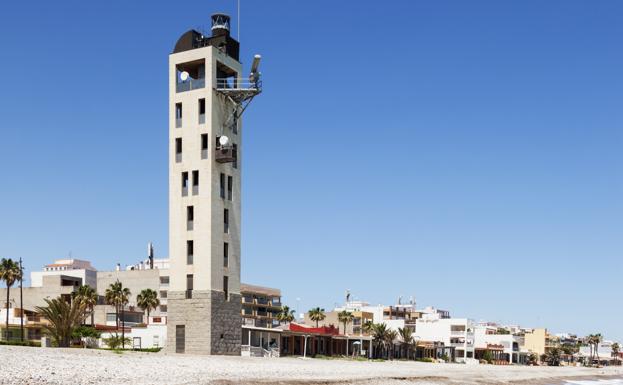 ¿Dejarán de brillar los faros? 4 Faro de Nules, en Castellón.