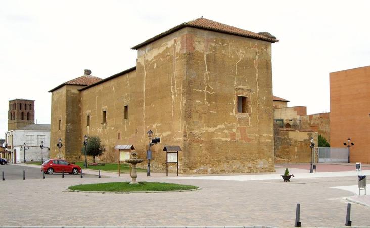 La ribera del Esla, tierras bañadas de historia 1 Palacio de los Guzmanes, una joya de la arquitectura de adobe.