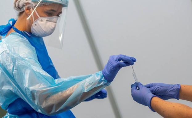 El gerente del Hospital de León, ingresado por covid-19 1 España suma más de 71.000 nuevos contagios y 841 muertes en siete días