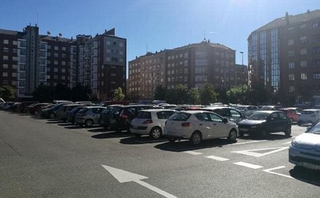 Imagen de un aparcamiento en León capital./