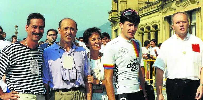 En la terraza del Ayuntamiento de San Sebastián, con el ciclista italiano Gianni Bugno.