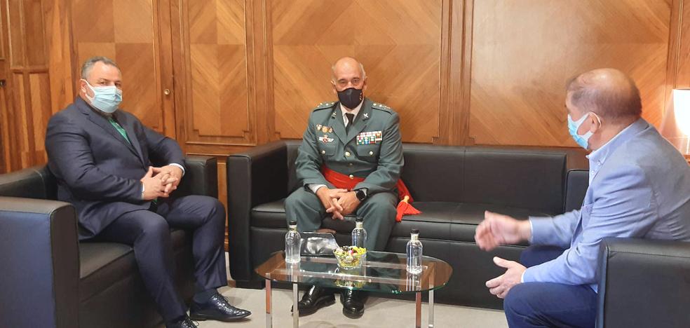 Eduardo Morán recibe al nuevo jefe de Zona de la Guardia Civil - Vimarsana News