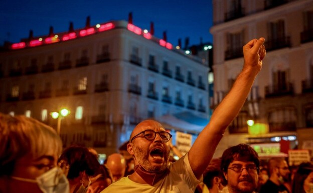 Concentración en la Puerta del Sol contra las agresiones a las personas LGTBI./R. Rubio / EP