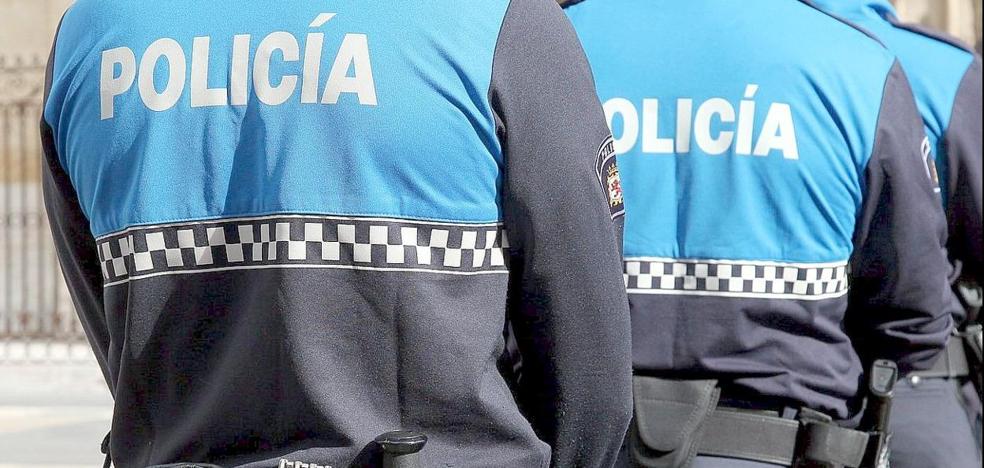 La Policía Local detiene a una mujer por agredir a varios clientes en un bar y a agentes de la policía - Vimarsana News