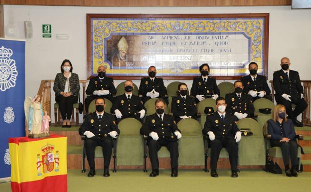 Angentes condecorados en el acto de este año. 