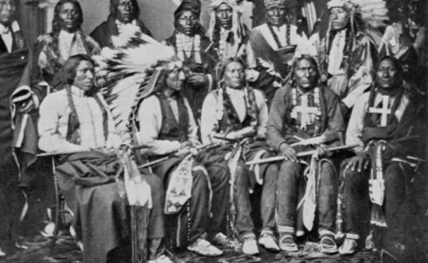 Una foto de indios sioux tomada en 1877./Wikimedia