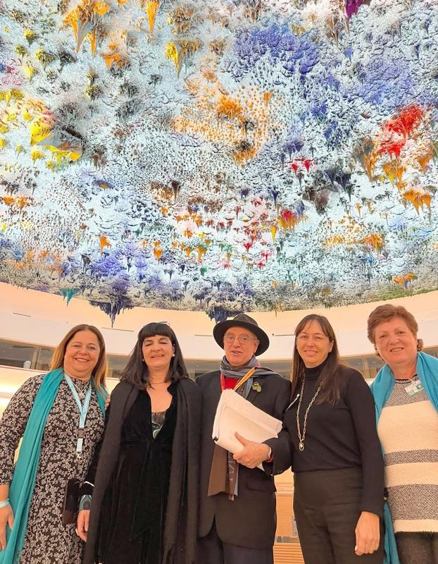 Foto de familia en la sede de la ONU durante la visita oficial realizada por la asociación. 