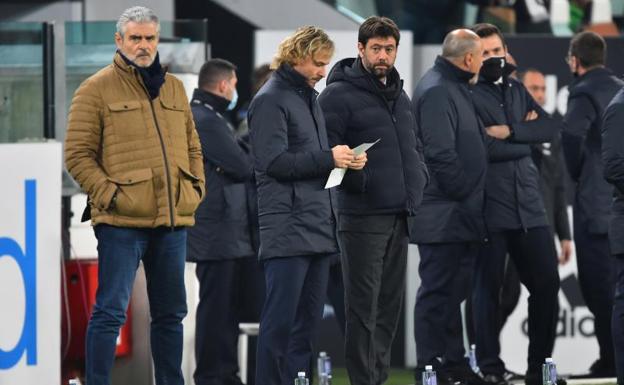 Dirigentes de la Juventus, con Andrea Agnelli y Pavel Nedved en el centro. /reuters