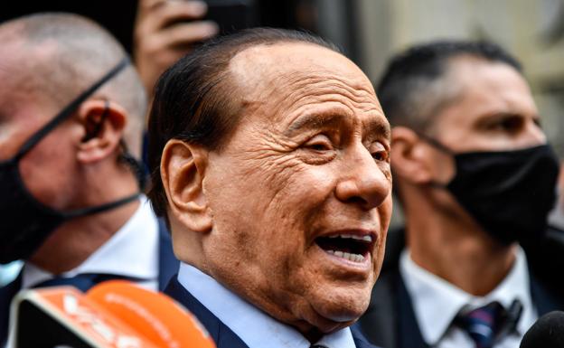 Sivio Berlusconi, nelle immagini d'archivio dopo il voto alle elezioni comunali dello scorso autunno.