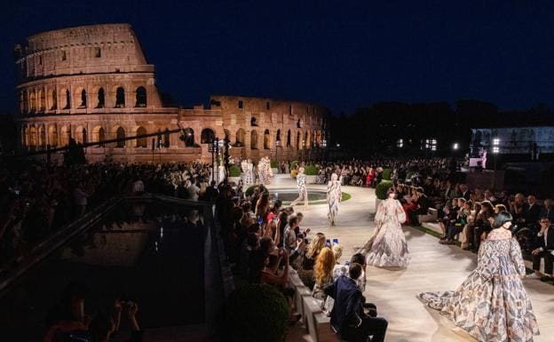 Desfile de Fendi Couture en el Templo de Venus y Roma, en 2019. /Cortesía de Fendi