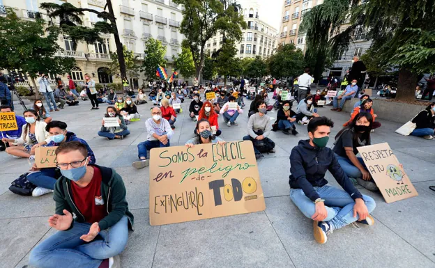 Una protesta de activistas de Greenpeace, contra el cambio climático./R. C.