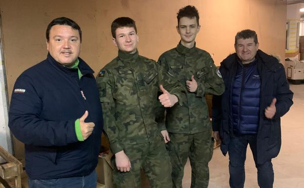David de la Riva i Francisco Javier Colino, leonińscy biznesmeni, którzy wyemigrowali do Polski, mają wrócić jutro z Ukraińcami, którzy połączyli się z rodzinami mieszkającymi w Hiszpanii./