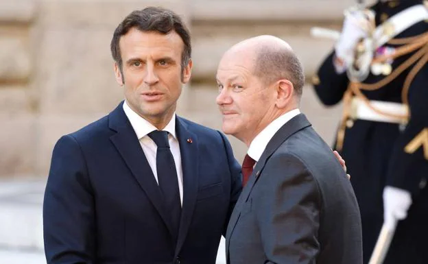 El presidente francés, Emmanuel Macron, y el canciller alemán, Olaf Scholz./AFP