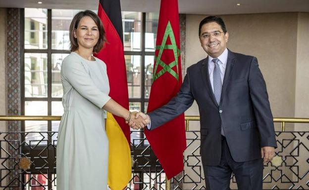 Bundesaußenministerin Annalena Baerbock mit ihrem marokkanischen Amtskollegen Nasser Bourita an diesem Donnerstag in Rabat / FADEL SENNA / AFP