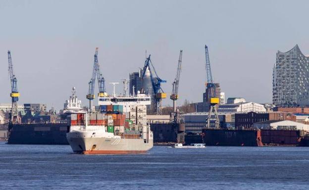 Blick auf den Hamburger Hafen an der Elbe, vergangenen März.