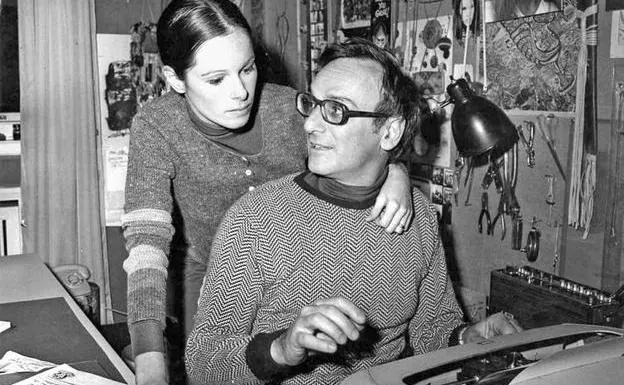 Carlos Saura junto a Geraldine Chaplin en 1974.